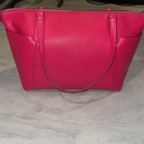 Coach  Shoulder bag  Small Tote satchel    leather   hot pink  Gold tone accents - Picture 7 of 17